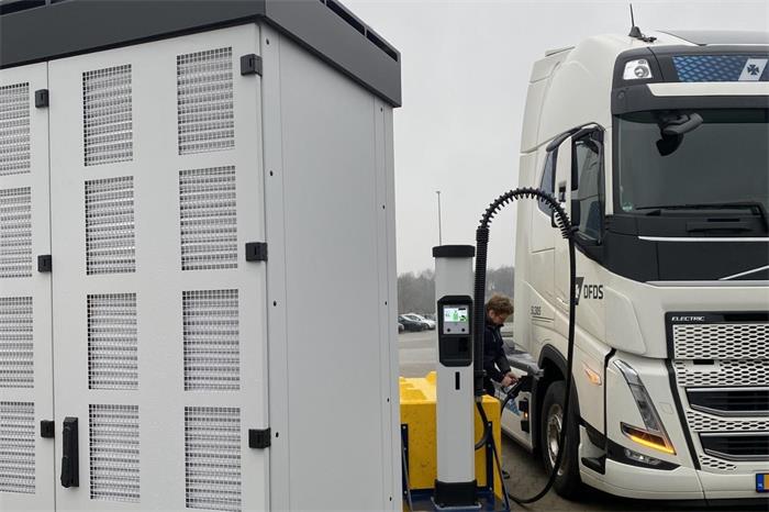 kempower-dfds-lkw-charging-station-2024 kempower-dfds-lkw-charging-station-2024